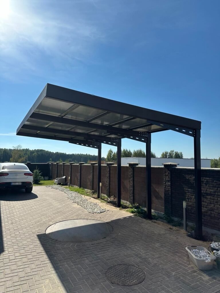 Medinė ar metalinė automobilių stoginė - kuri praktiškesnė?